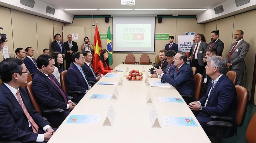 Thủ tướng Chính phủ Phạm Minh Chính tiếp Chủ tịch Nhóm Nghị sĩ hữu nghị Brazil-Việt Nam Márcio Honaiser và các nghị sĩ thành viên. ct1.jpg