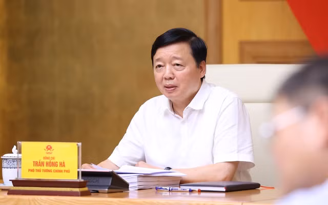 Phó Thủ tướng Trần Hồng Hà yêu cầu cơ quan soạn thảo tập trung làm rõ những nội dung, chính sách mới của Luật Nhà ở được thể chế hóa trong dự thảo Nghị định - Ảnh:VGP/Minh Khôi