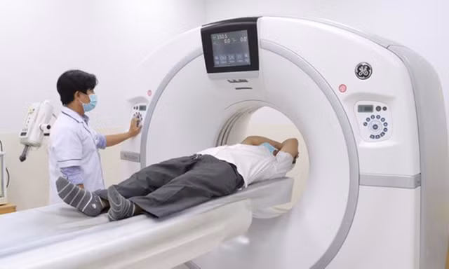 Ngoài các chi phí về thuốc, người tham gia BHYT còn được quỹ BHYT chi trả các chi phí dịch vụ kỹ thuật - Ảnh minh họa