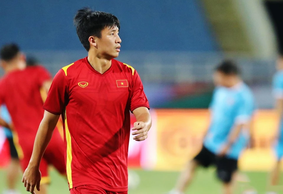 Hậu vệ Bùi Tiến Dũng được triệu tập bổ sung nhưng cũng không đủ sức khỏe cho giải đấu sắp tới cùng tuyển Việt Nam. Ảnh: VFF