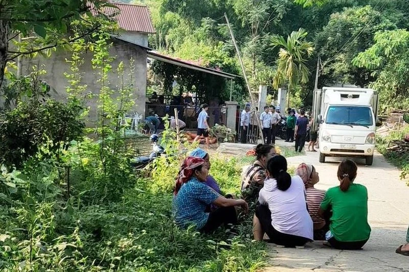 Chính quyền địa phương thăm hỏi, hỗ trợ gia đình nạn nhân bị đuối nước.