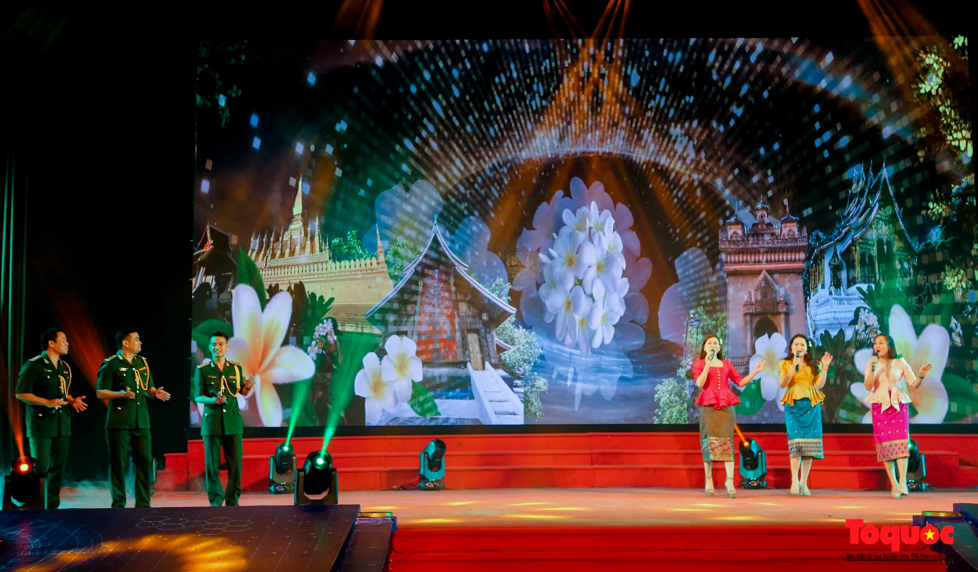 Chương trình nghệ thuật gồm 3 phần chính, tập trung vào các chủ đề: "Trường Sơn một dải - chung nước chung dòng", "Sắc màu biên cương" và "Nghĩa tình sắt son - đời đời bền vững".