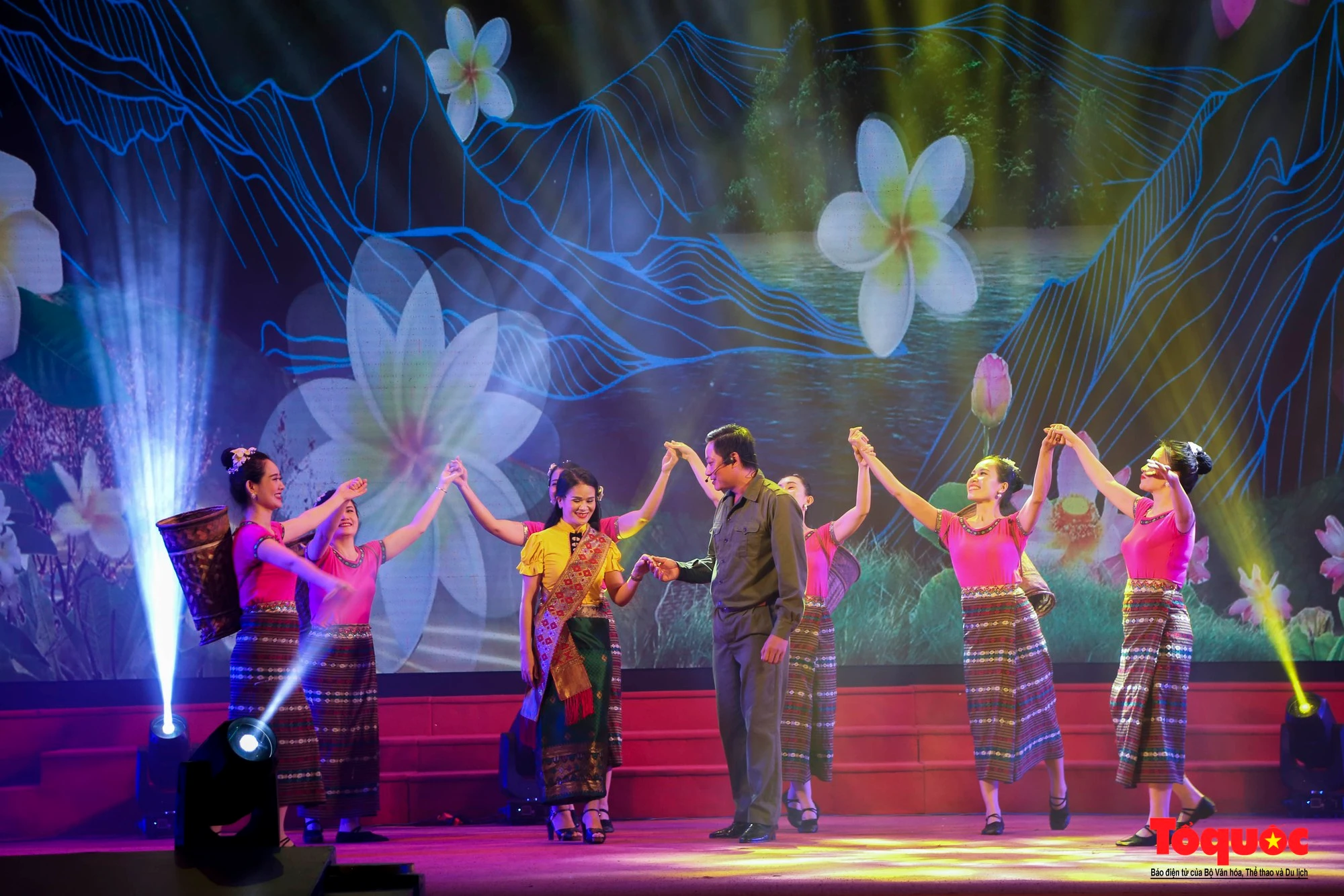 Phần hai "Sắc màu biên cương" với những tiết mục như: Trường Sơn Đông, Trường Sơn Tây; Cô gái Sầm Nưa xinh đẹp, Hoa đẹp Cham Pa... thể hiện tình yêu quê hương, đất nước, truyền thống anh hùng, đoàn kết, gắn bó của cộng đồng các dân tộc Việt Nam; tình đoàn kết, gắn bó thủy chung giữa hai nước Việt - Lào rạng rỡ sắc màu biên cương.