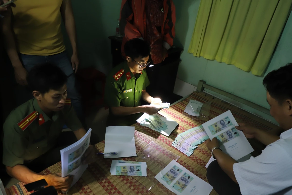 Tang vật thu giữ tại nhà đối tượng Trần Thẩm Lin - Ảnh Thế Phong