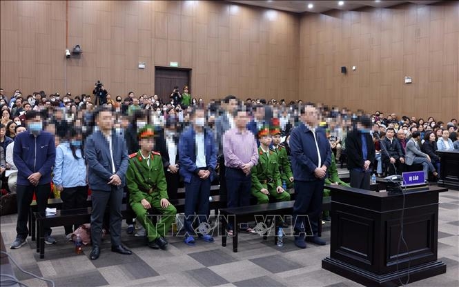 Xét xử 15 bị cáo trong vụ án Tân Hoàng Minh. Ảnh: TTXVN Xét xử 15 bị cáo trong vụ án Tân Hoàng Minh. Ảnh: TTXVN