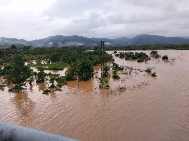 Một khu vực canh tác cây trồng của người dân tại Lâm Đồng bị ngập nặng sau trận mưa lớn kéo dài trong đêm 3/8 – rạng sáng 4/8.