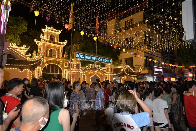 Chùa Long Tiên, một trong những điểm nhấn trên tuyến phố đi bộ Bài Thơ. Chùa Long Tiên, một trong những điểm nhấn trên tuyến phố đi bộ Bài Thơ.