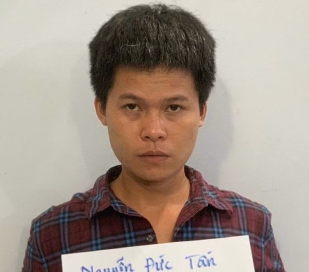 Đối tượng Nguyễn Đức Tấn tại cơ quan công an.