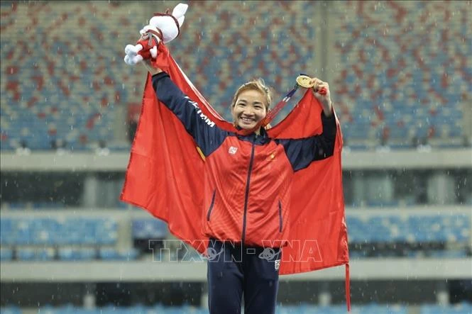 VĐV Nguyễn Thị Oanh thi đấu xuất sắc, bảo vệ thành công tấm HCV SEA Games ở nội dung 5000m nữ.