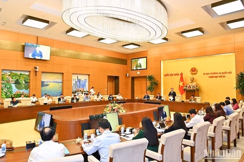 Quang cảnh phiên khai mạc.