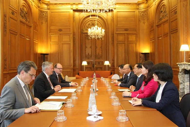 Bộ trưởng Ngoại giao Bùi Thanh Sơn đề nghị OECD tiếp tục đẩy mạnh hỗ trợ tư vấn chính sách giúp Việt Nam.