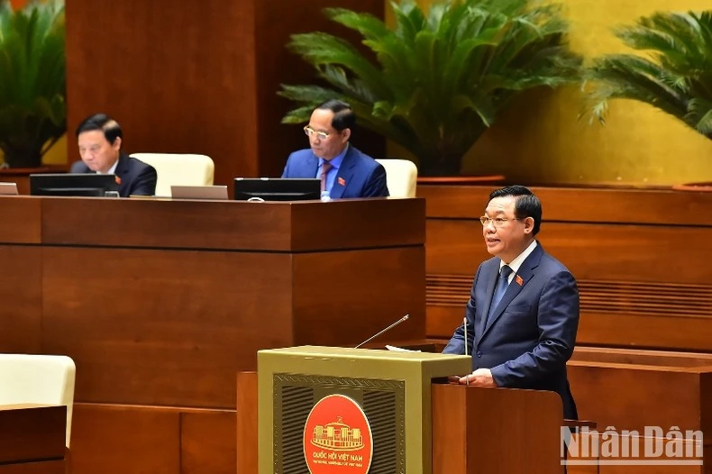 Chủ tịch Quốc hội Vương Đình Huệ phát biểu.