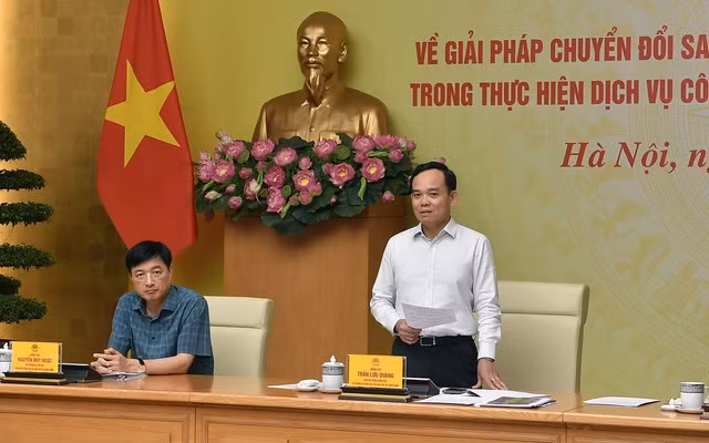 Phó Thủ tướng Trần Lưu Quang yêu cầu các bộ, ngành, địa phương quyết tâm thực hiện mục tiêu thống nhất sử dụng một tài khoản là VNeID trong thực hiện thủ tục hành chính từ ngày 1/7/2024 - Ảnh: VGP/Hải Minh