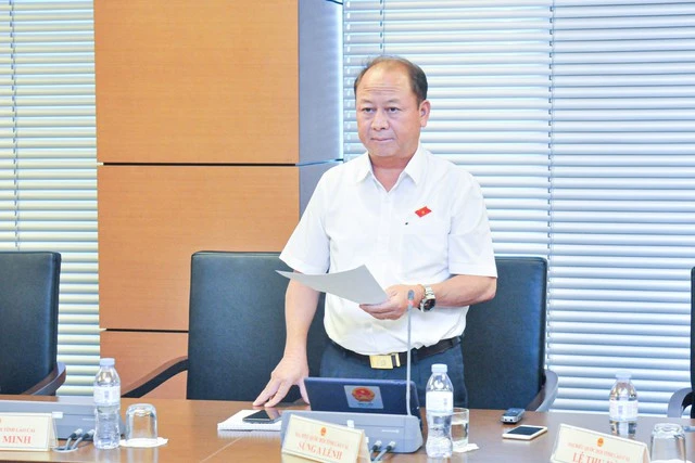 Đại biểu Sùng A Lềnh - Đoàn ĐBQH tỉnh Lào Cai.