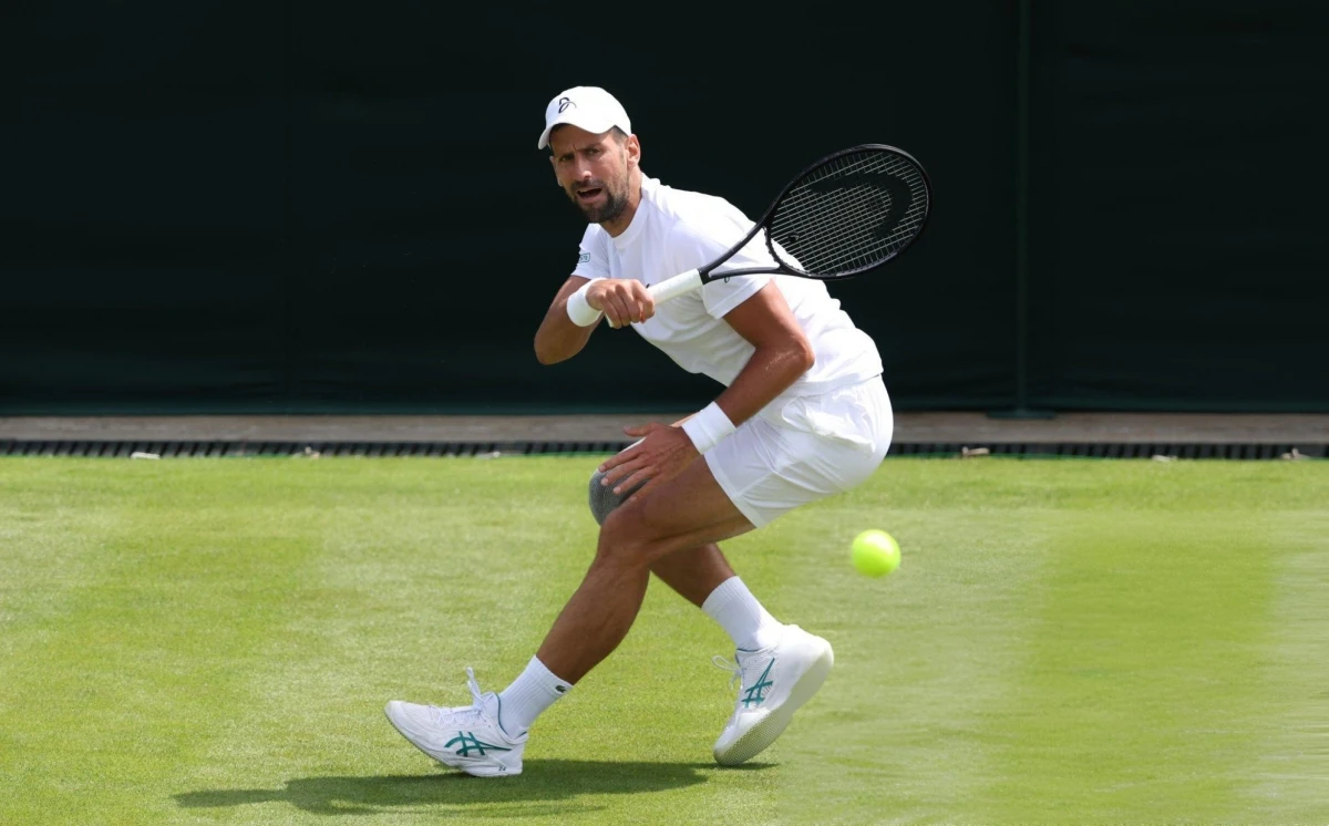 Djokovic trong buổi tập trước Wimbledon 2024. (Ảnh: Getty).