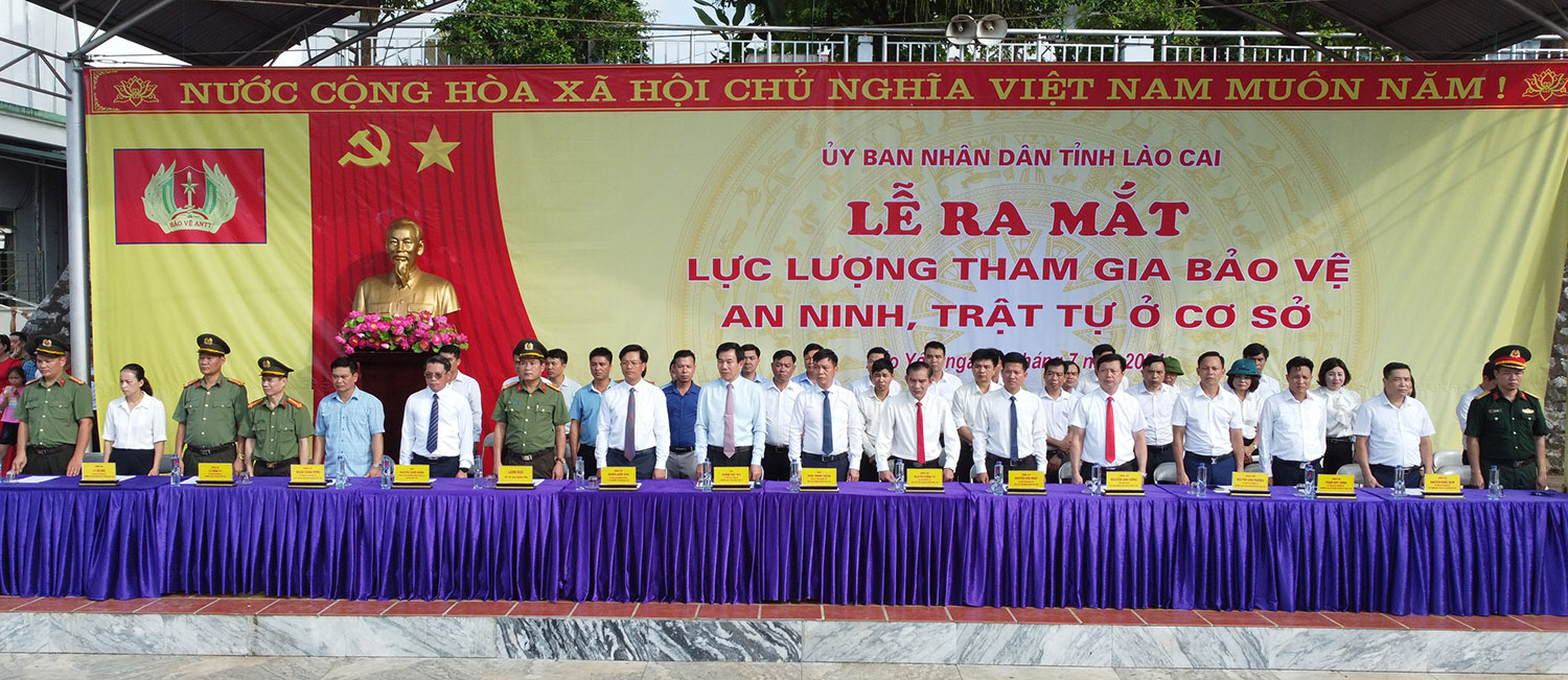 Đại biểu dự buổi lễ. by1.jpg