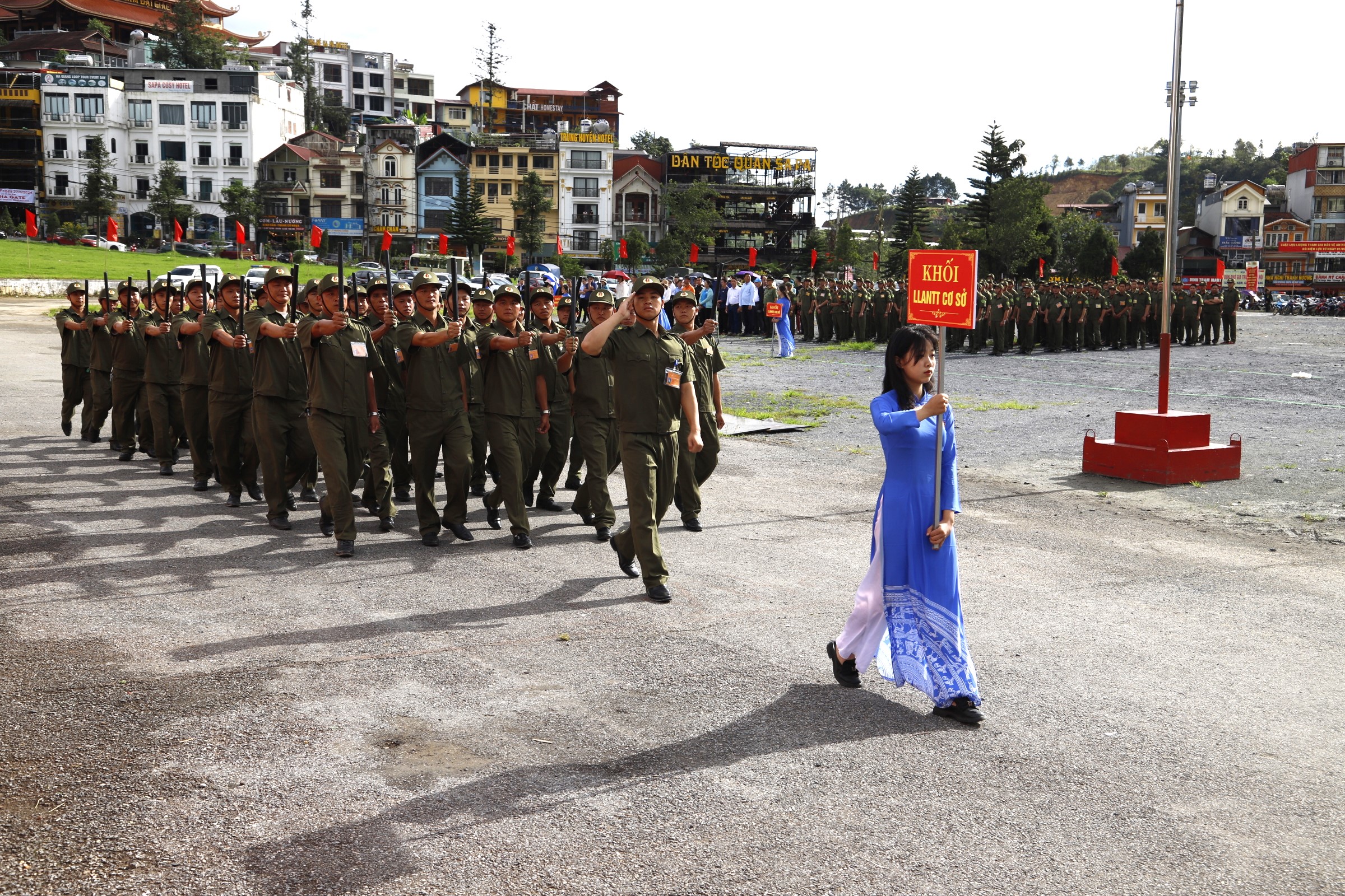 Diễu hành biểu dương lực lượng. _MG_0408.JPG