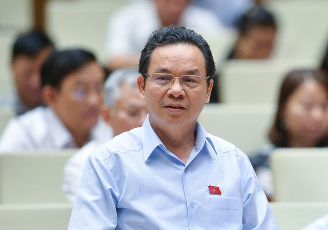 Đại biểu Hoàng Văn Cường (đoàn Hà Nội) ủng hộ quan điểm giao dịch bất động sản phải qua sàn.