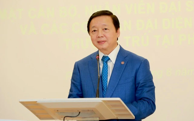 Phó Thủ tướng Trần Hồng Hà cho biết thế giới đang ở thời khắc quá trình chuyển đổi mô hình phát triển dựa vào tài nguyên thiên nhiên sang kinh tế tri thức, kinh tế xanh, kinh tế tuần hoàn carbon thấp.