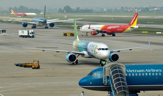 Đại diện Cục Hàng không Việt Nam cho biết đã yêu cầu các hãng báo cáo tình hình bán vé máy bay dịp cao điểm nghỉ lễ.