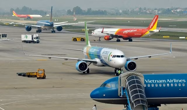 Đại diện Cục Hàng không Việt Nam cho biết đã yêu cầu các hãng báo cáo tình hình bán vé máy bay dịp cao điểm nghỉ lễ.