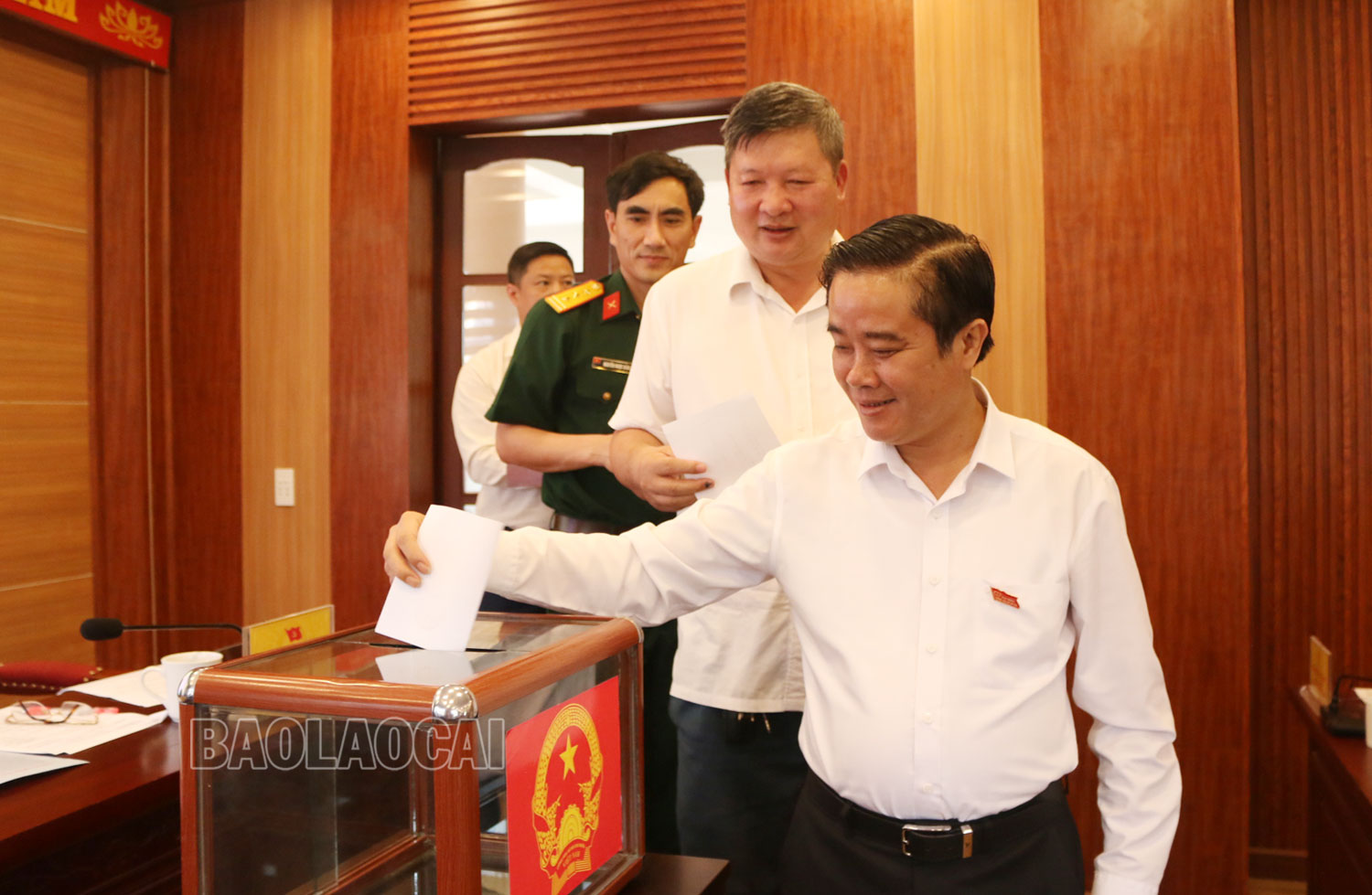 Đại biểu tham gia bỏ phiếu bầu. sp1.jpg