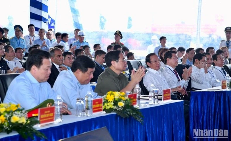 Thủ tướng Phạm Minh Chính và các đại biểu tham dự lễ khởi công.