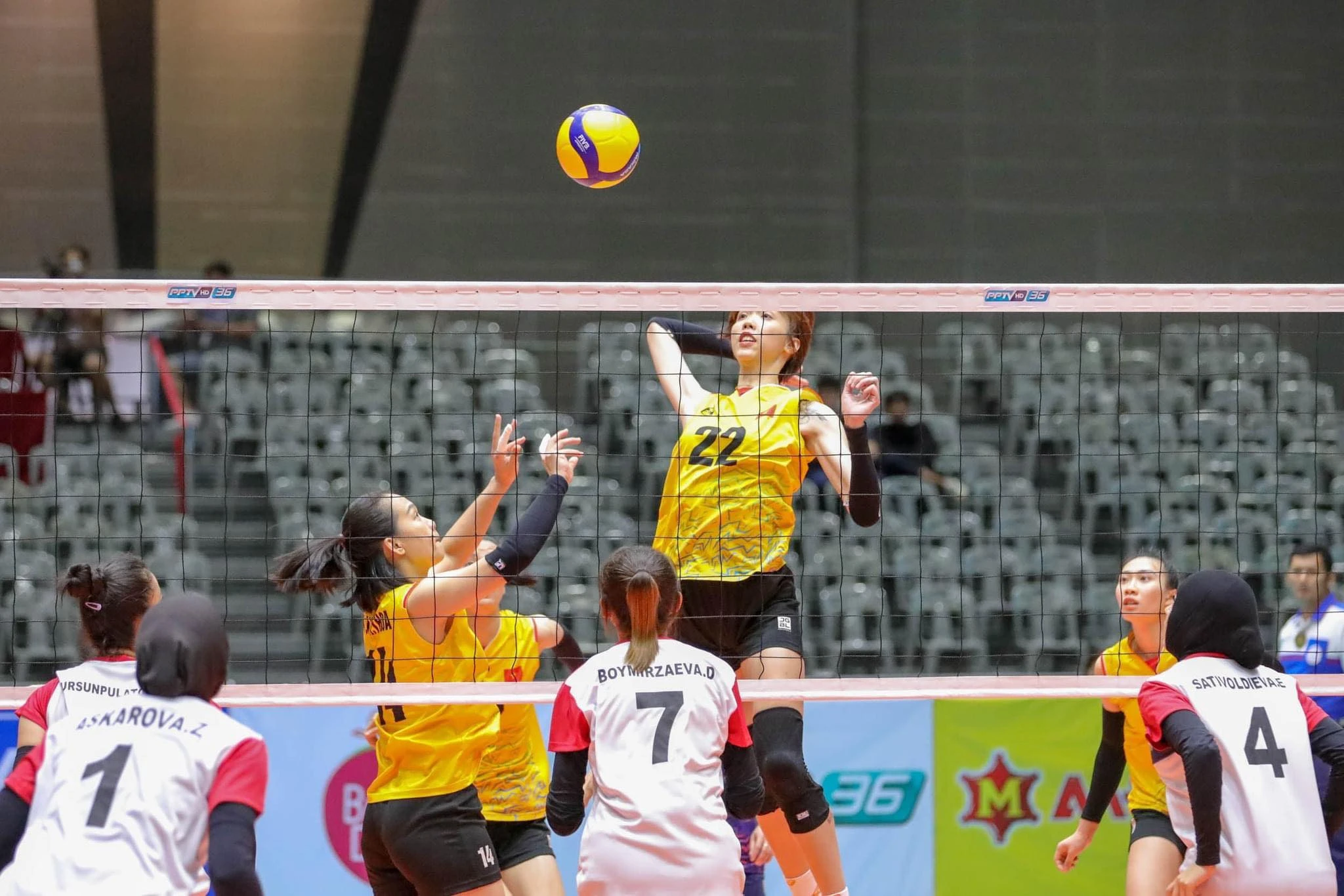 Các cô gái Việt Nam duy trì phong độ cao.