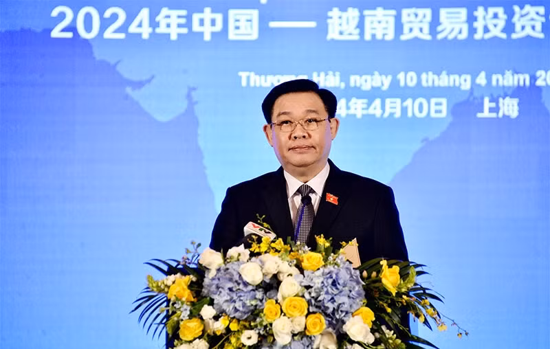 Chủ tịch Quốc hội Vương Đình Huệ phát biểu tại Diễn đàn Chính sách, pháp luật thúc đẩy hợp tác đầu tư và thương mại Việt Nam - Trung Quốc. Ảnh: LÊ TUYẾT