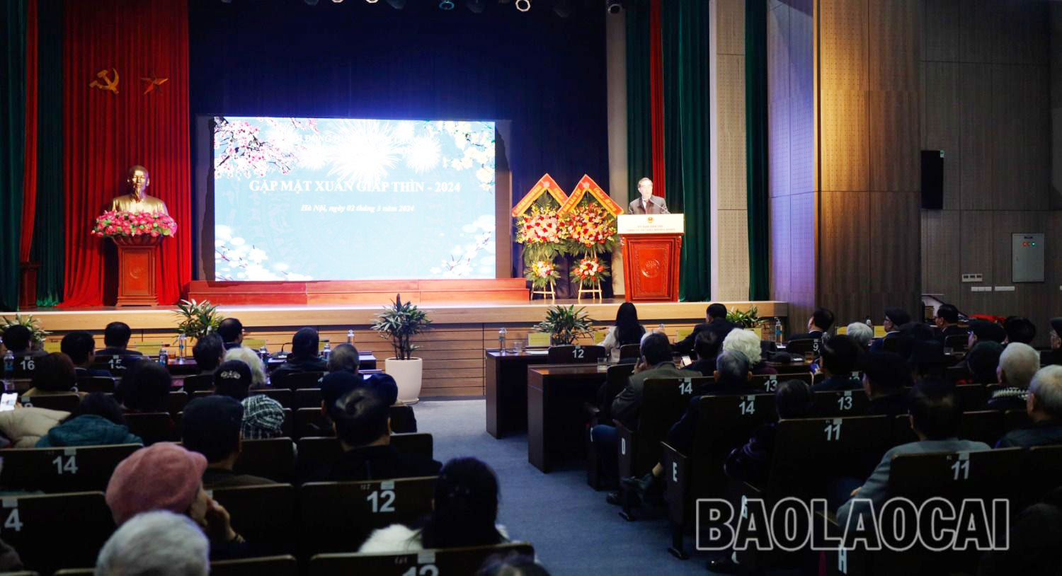 Quang cảnh buổi gặp mặt. thay-1.jpg