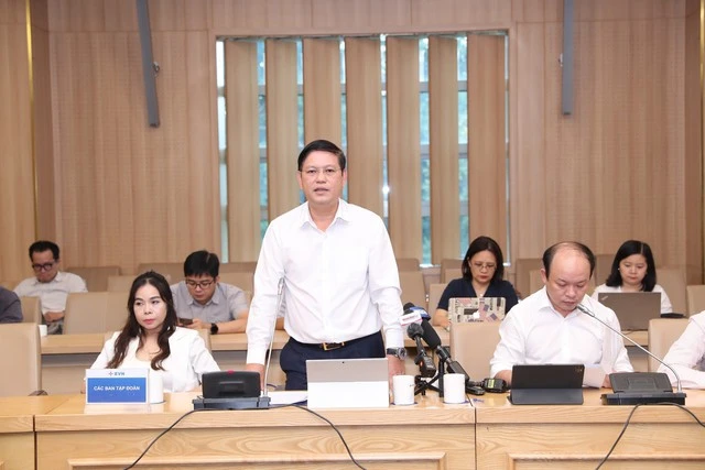 Trưởng ban Kinh doanh của EVN - Nguyễn Quốc Dũng thông tin về tác động của tăng giá điện đến từng đối tượng khách hàng - Ảnh: VGP/Thu Cúc