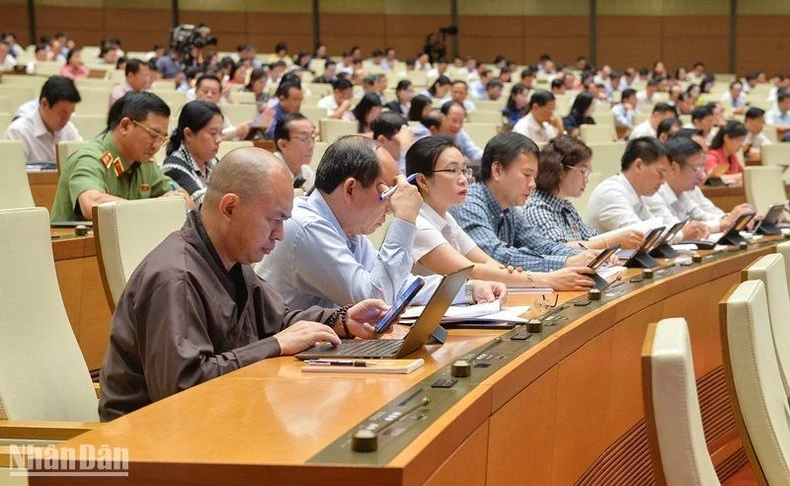 Các đại biểu tham dự phiên họp của Quốc hội chiều 24/5.