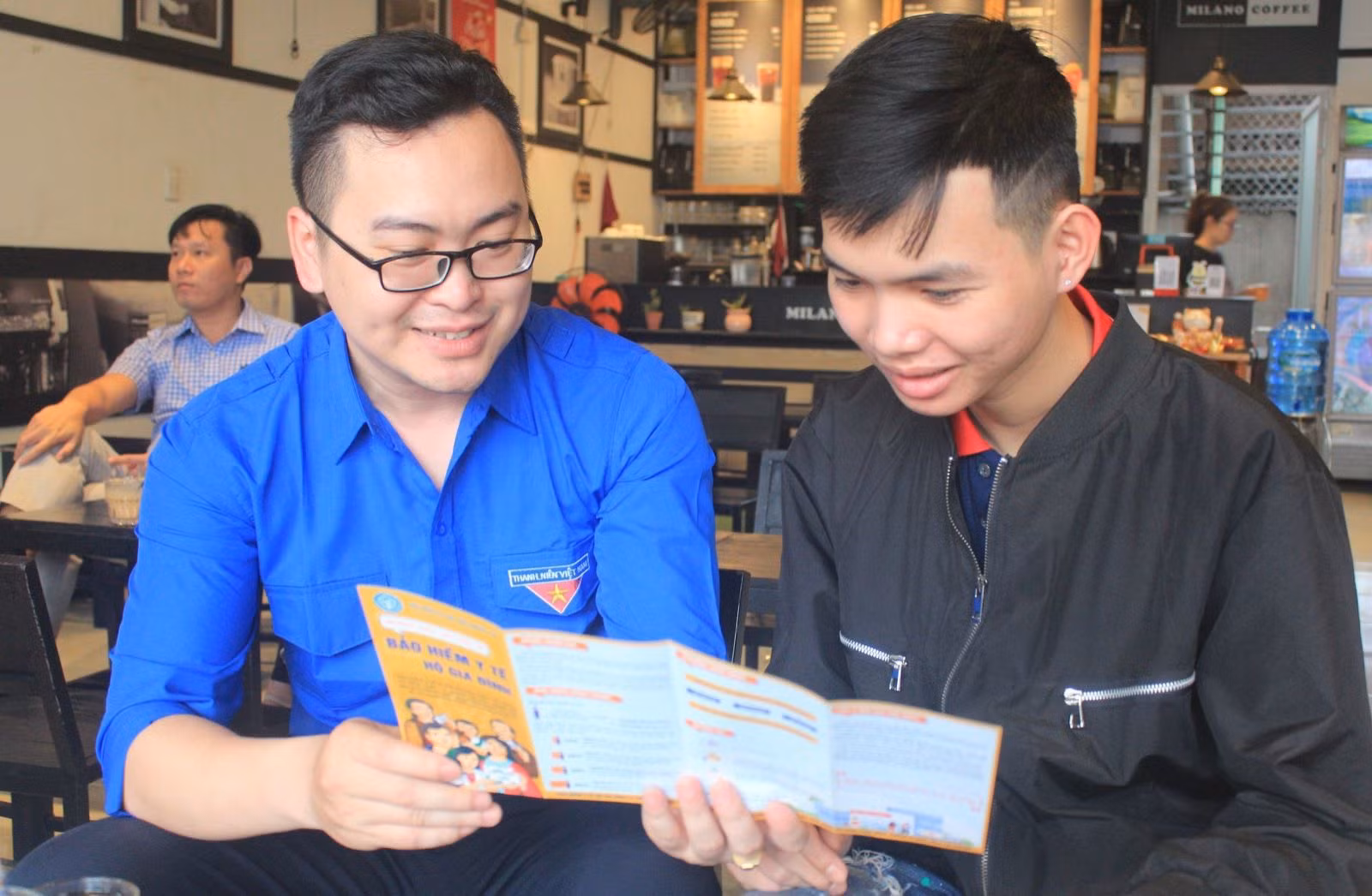 Tuyên truyền vận động người dân tham gia BHXH, BHYT.