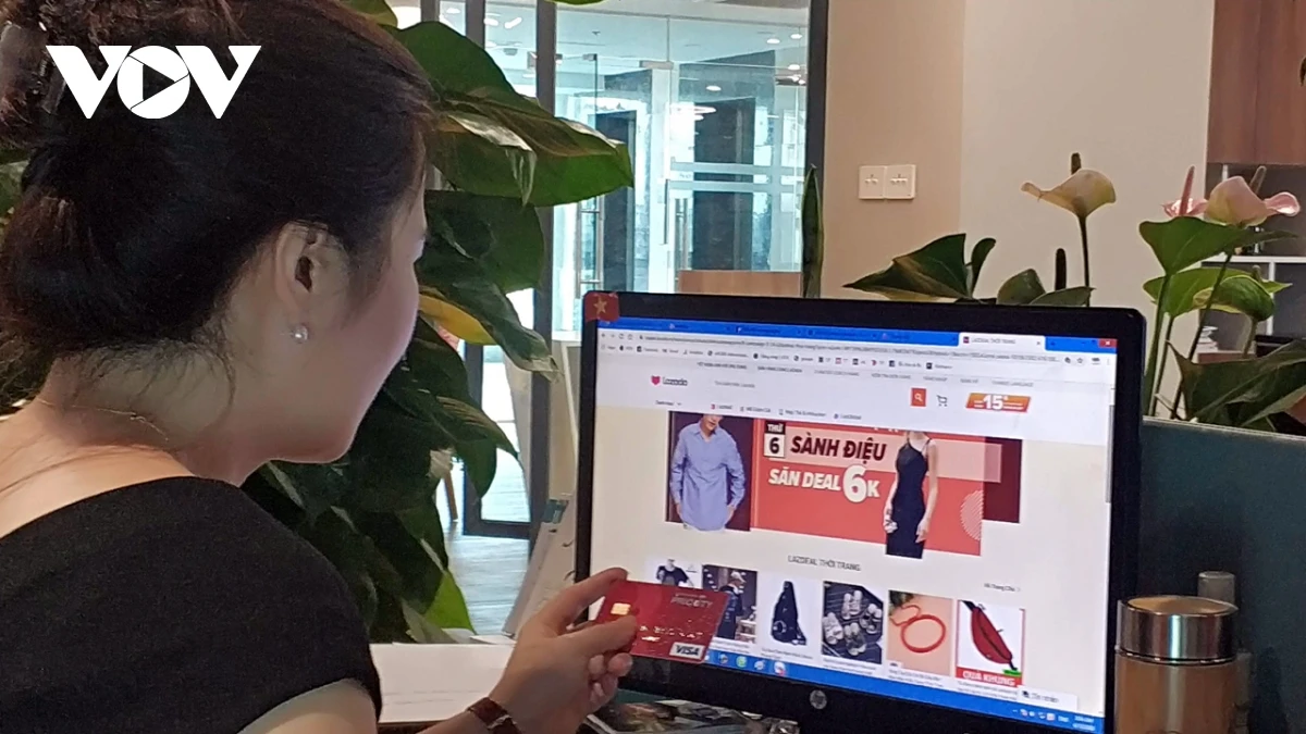 Nhiều doanh nghiệp đứng trước nguy cơ bị xử phạt khi không thông báo, đăng kí website/ứng dụng TMĐT để bán hàng, cung cấp dịch vụ online.