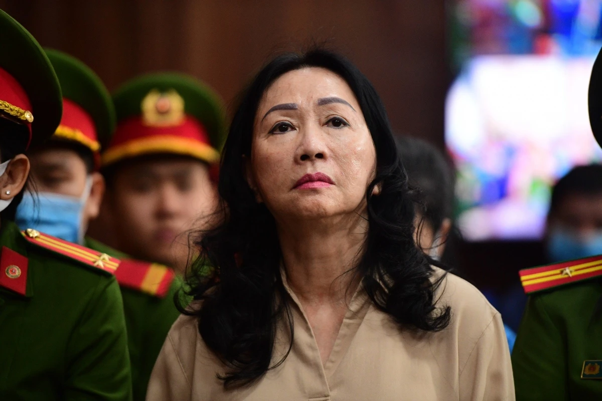 Bị cáo Trương Mỹ Lan lĩnh án tử hình về 3 tội “Tham ô tài sản”, “Đưa hối lộ”, “Vi phạm quy định về cho vay trong hoạt động của các tổ chức tín dụng” (Ảnh: Tỷ Huỳnh)