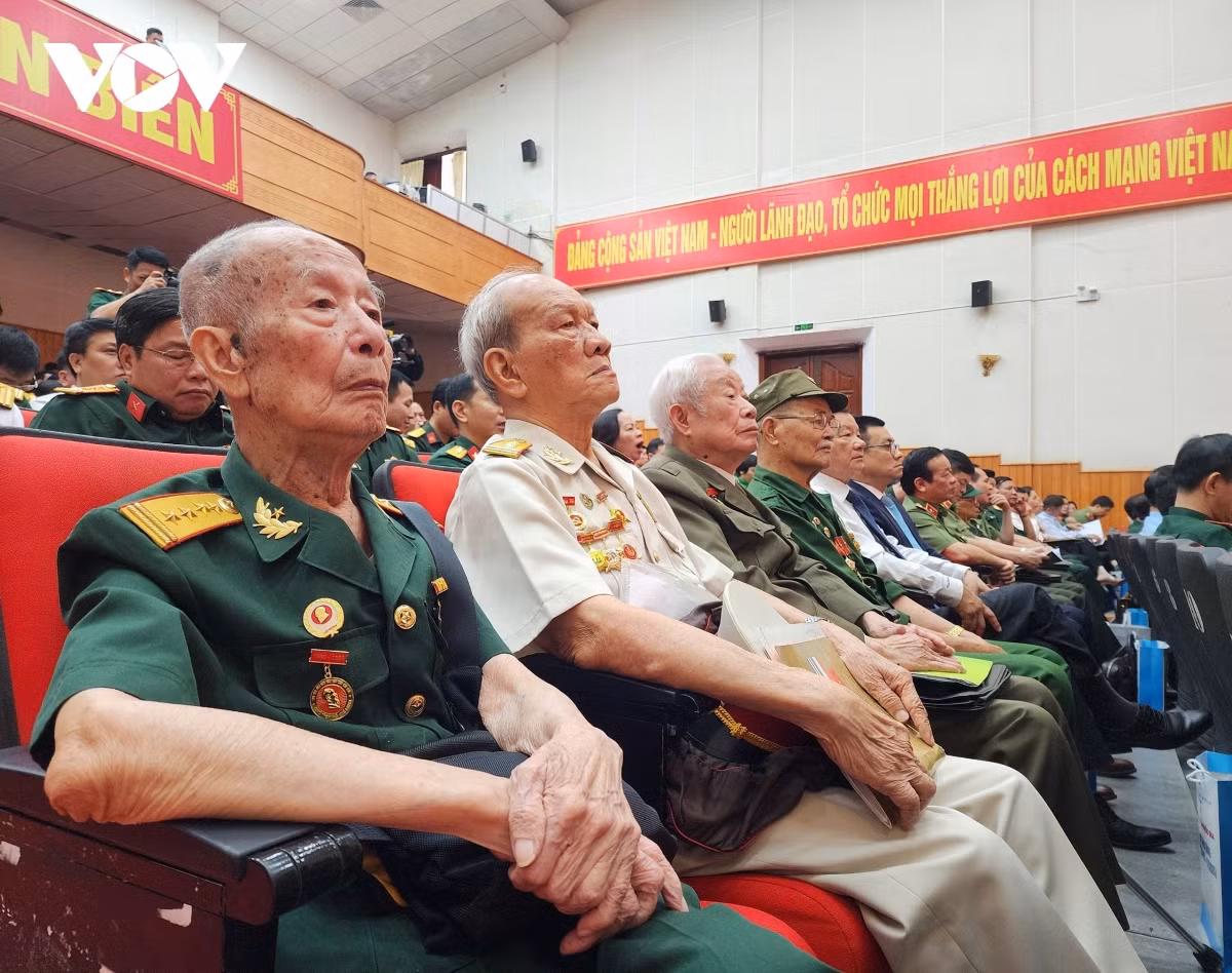 Các đại biểu dự Hội thảo khoa học cấp quốc gia “Chiến thắng Điện Biên Phủ với sự nghiệp xây dựng và bảo vệ Tổ quốc Việt Nam xã hội chủ nghĩa”.