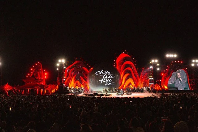 Sự kiện âm nhạc của ca sĩ Hà Anh Tuấn cũng thu hút đông đảo khách du lịch.