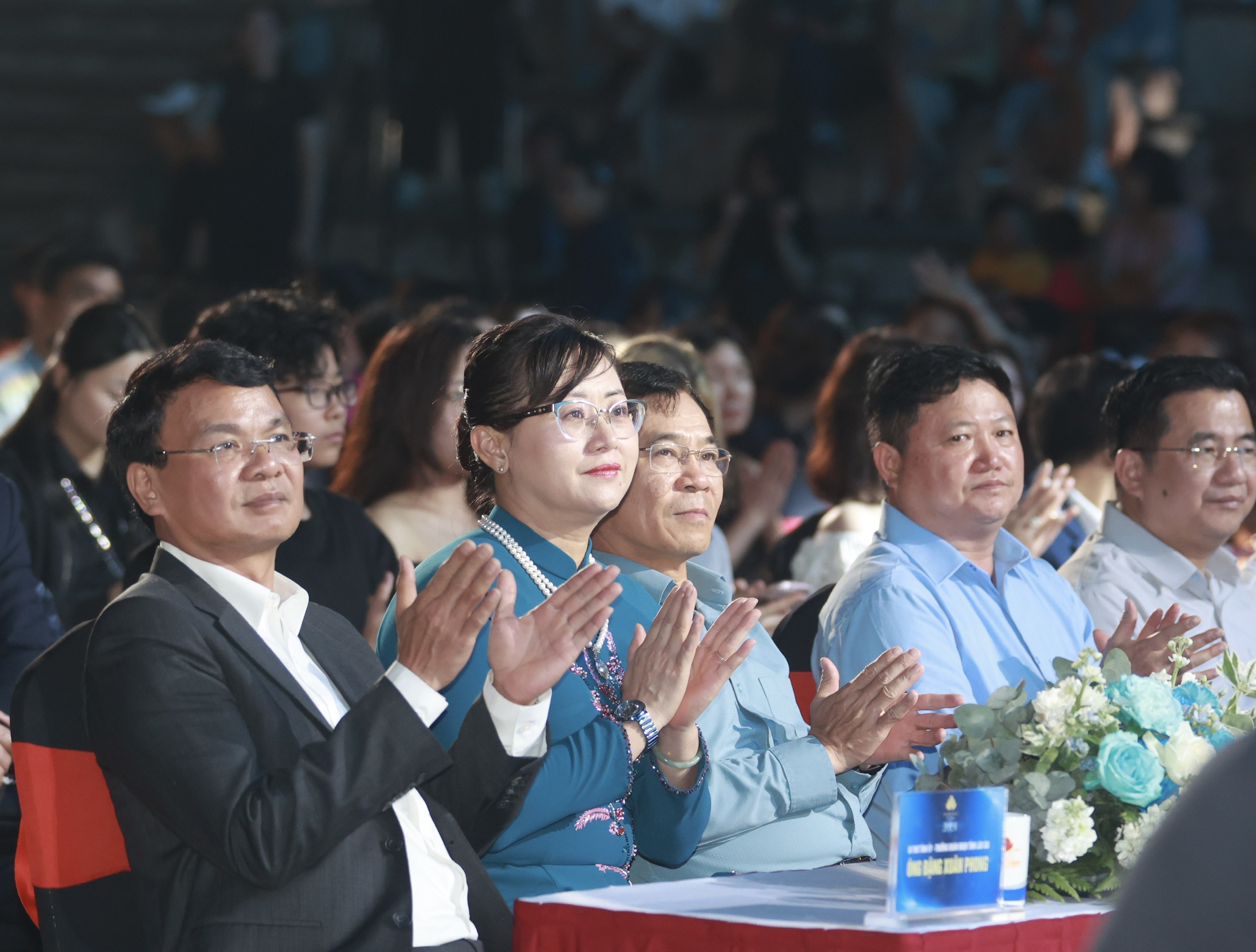 Dự đêm bán kết cuộc thi có các đồng chí: Đặng Xuân Phong, Ủy viên Ban Chấp hành Trung ương Đảng, Bí thư Tỉnh ủy, Trưởng Đoàn đại biểu Quốc hội tỉnh; Phạm Toàn Thắng, Ủy viên Ban Thường vụ, Trưởng Ban Tổ chức Tỉnh ủy; Giàng Thị Dung, Phó Chủ tịch UBND tỉnh; lãnh đạo một số sở, ngành của tỉnh; các thành viên Ban Tổ chức, Ban Giám khảo Cuộc thi Hoa hậu Du lịch Việt Nam 2024. aca769d93ee49cbac5f5.jpg