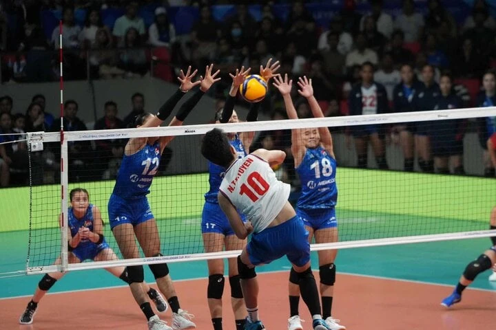 ĐT bóng chuyền nữ Việt Nam thắng Philippines ở tứ kết FIVB Challenger Cup 2024.