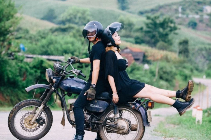 Các bạn trẻ rất thích thuê xe máy để tự phượt đến các địa điểm du lịch tại Sapa. Các bạn trẻ rất thích thuê xe máy để tự phượt đến các địa điểm du lịch tại Sapa.