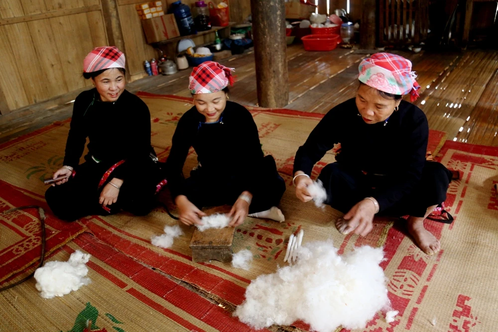 Khám phá nghề dệt thổ cẩm – sắc màu văn hóa của người Tày Văn Bàn ảnh 9