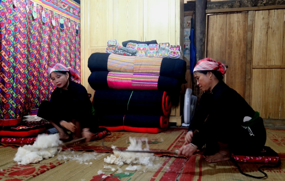 Khám phá nghề dệt thổ cẩm – sắc màu văn hóa của người Tày Văn Bàn ảnh 8