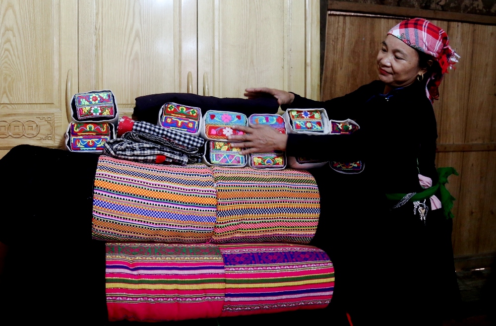 Khám phá nghề dệt thổ cẩm – sắc màu văn hóa của người Tày Văn Bàn ảnh 2