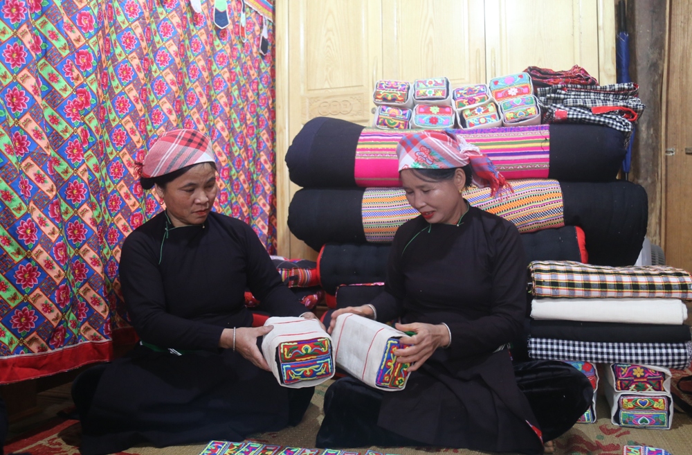 Khám phá nghề dệt thổ cẩm – sắc màu văn hóa của người Tày Văn Bàn ảnh 6