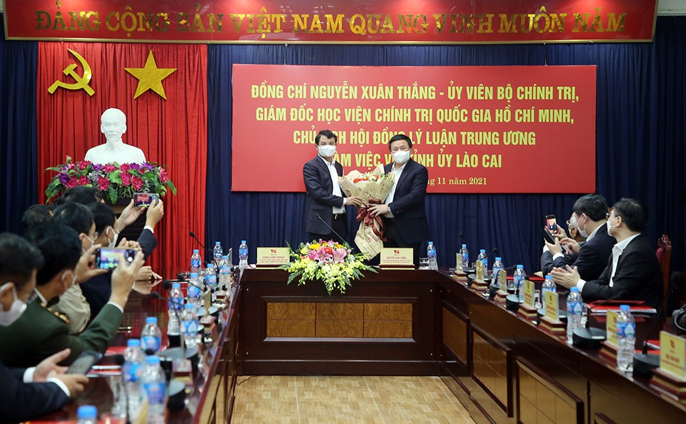 Đồng chí Nguyễn Xuân Thắng, Ủy viên Bộ Chính trị, Giám đốc Học viện Chính trị Quốc gia Hồ Chí Minh, Chủ tịch Hội đồng Lý luận Trung ương làm việc với Tỉnh ủy Lào Cai ảnh 7