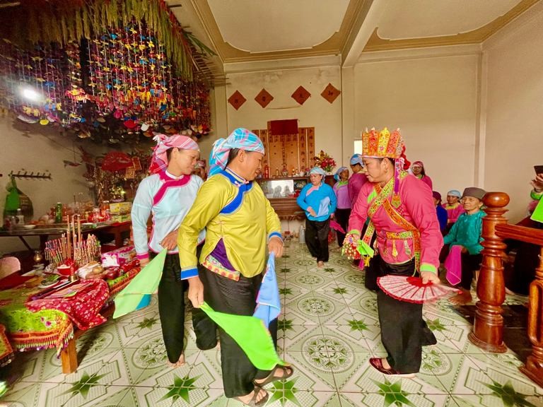 Độc đáo nghi lễ Then cốm của người Giáy xã Quang Kim ảnh 9 Độc đáo nghi lễ Then cốm của người Giáy xã Quang Kim ảnh 9