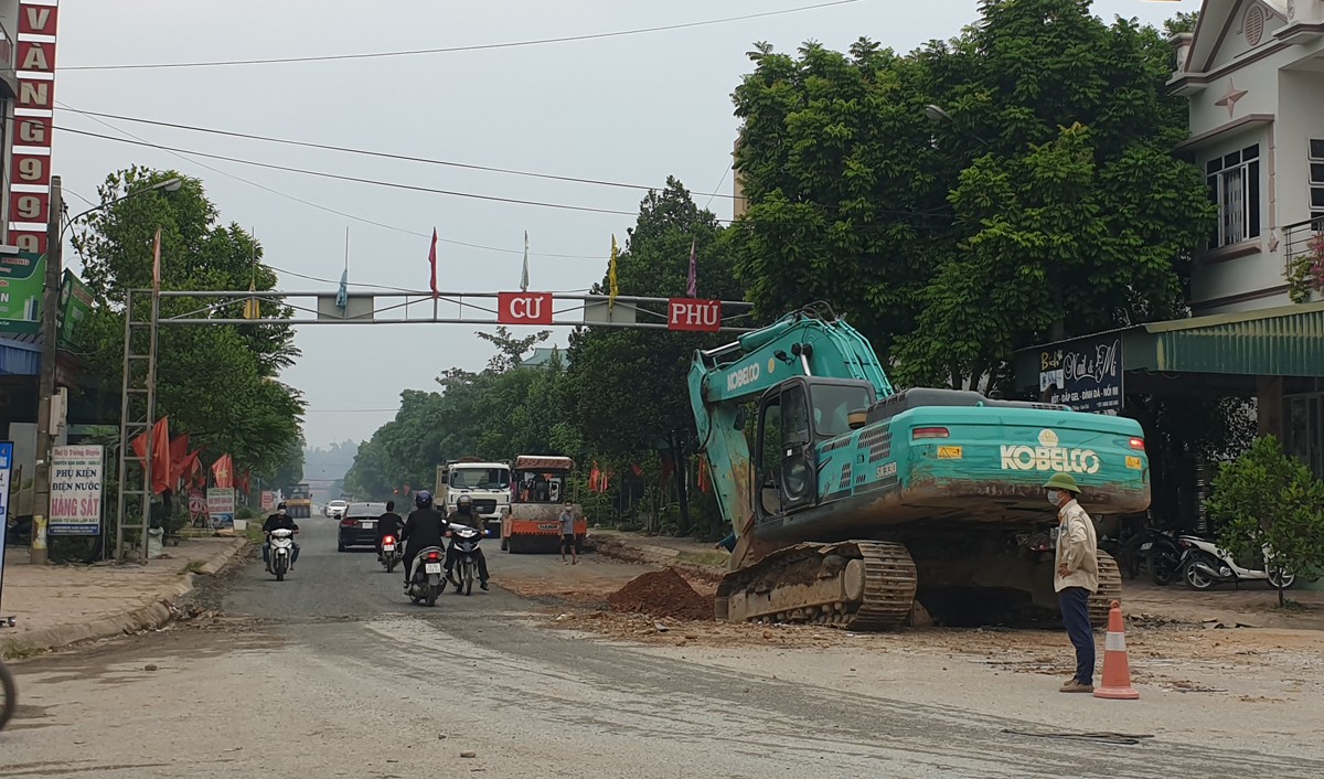 Trong thời gian thi công nâng cấp Quốc lộ 4E đoạn Km0+00 đến Km44+600, cấm các phương tiện tổng trọng tải từ 30 tấn trở lên lưu thông qua cầu đường bộ Gia Phú. Trong thời gian thi công nâng cấp Quốc lộ 4E đoạn Km0+00 đến Km44+600, cấm các phương tiện tổng trọng tải từ 30 tấn trở lên lưu thông qua cầu đường bộ Gia Phú.