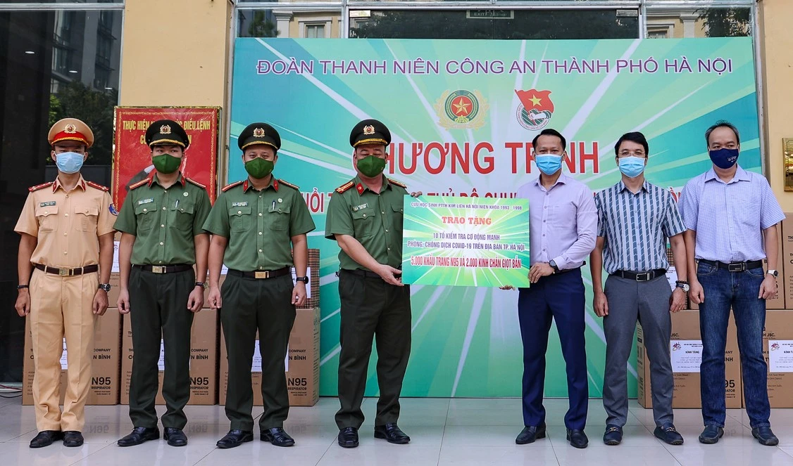 Đoàn Thanh niên Công an tỉnh Lào Cai gửi tặng rau xanh cho người dân Hà Nội ảnh 6