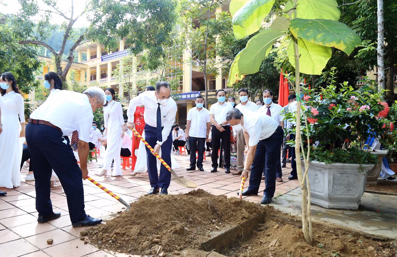 Lào Cai: Gần 228 nghìn học sinh dự Lễ khai giảng năm học mới ảnh 9 Lào Cai: Gần 228 nghìn học sinh dự Lễ khai giảng năm học mới ảnh 9