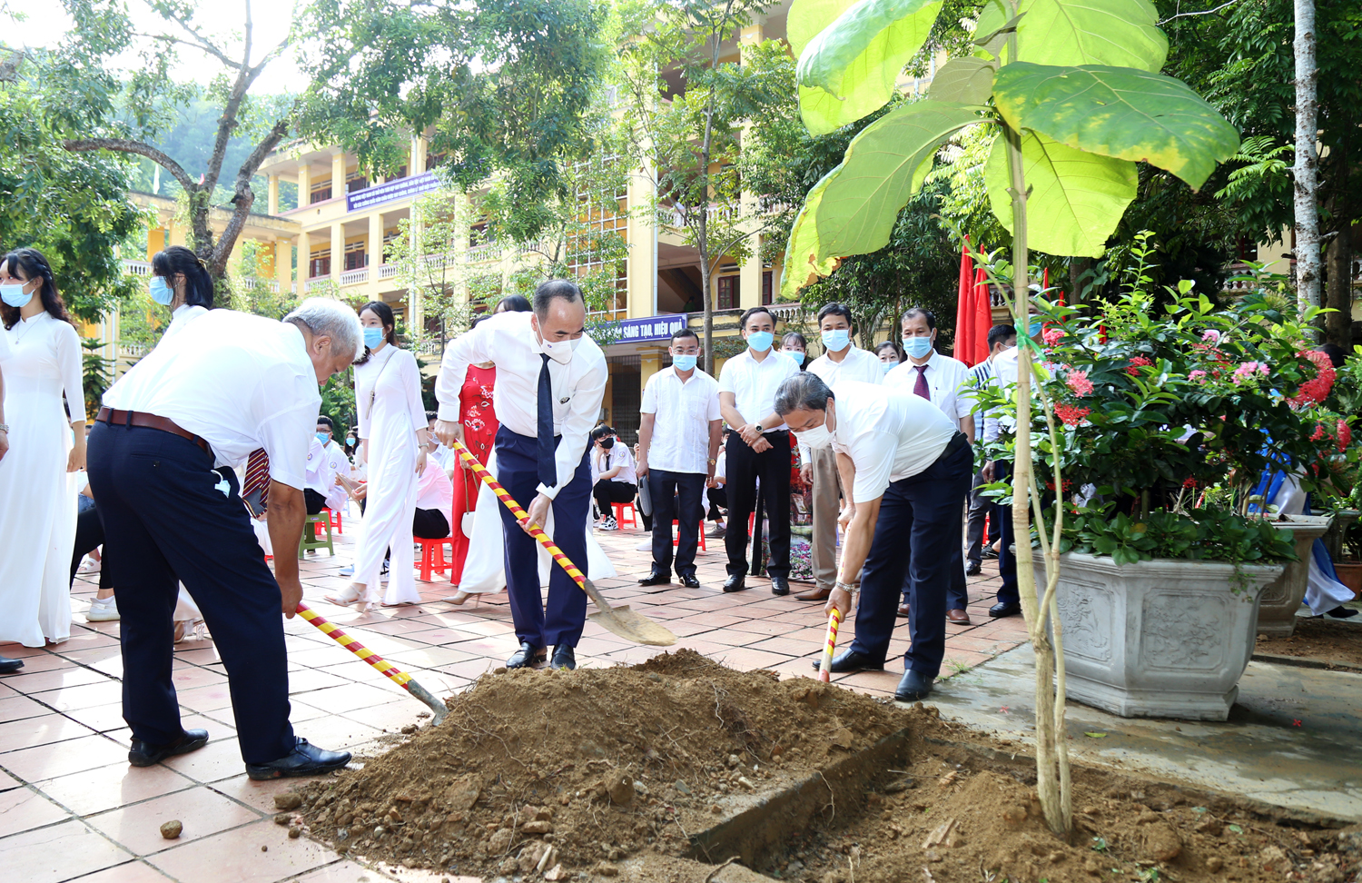 Lào Cai: Gần 228 nghìn học sinh dự Lễ khai giảng năm học mới ảnh 9 Lào Cai: Gần 228 nghìn học sinh dự Lễ khai giảng năm học mới ảnh 9